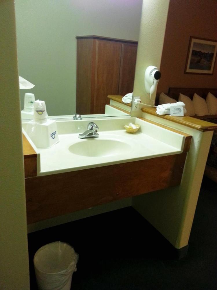 Queen Room with Two Queen Beds - Non-Smoking interior